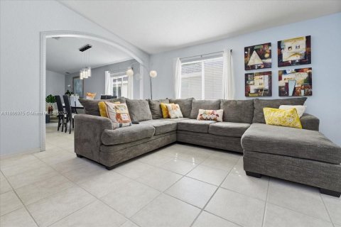 Купить виллу или дом в Дирфилд-Бич, Флорида 3 спальни, 131.74м2, № 1942194 - фото 7