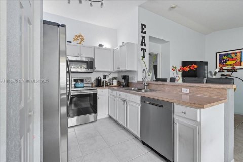 House in Deerfield Beach, Florida 3 bedrooms, 131.74 sq.m. № 1942194 - photo 10