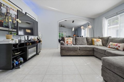 House in Deerfield Beach, Florida 3 bedrooms, 131.74 sq.m. № 1942194 - photo 6