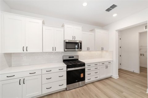 House in Ocala, Florida 2 bedrooms, 231.61 sq.m. № 2229350 - photo 18
