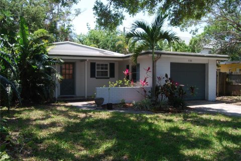 House in Saint Petersburg, Florida 3 bedrooms, 123.75 sq.m. № 1736840 - photo 27