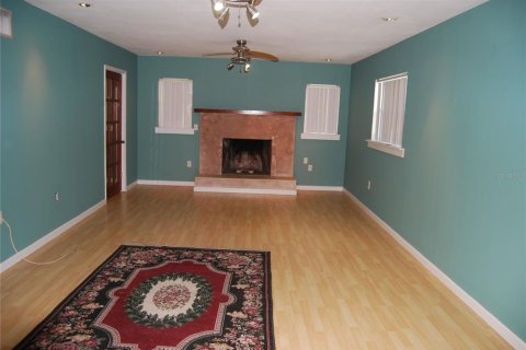 House in Saint Petersburg, Florida 3 bedrooms, 123.75 sq.m. № 1736840 - photo 8