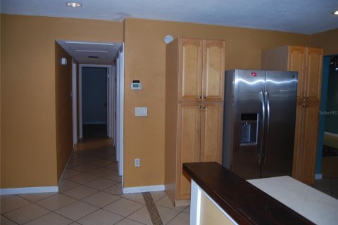 House in Saint Petersburg, Florida 3 bedrooms, 123.75 sq.m. № 1736840 - photo 4