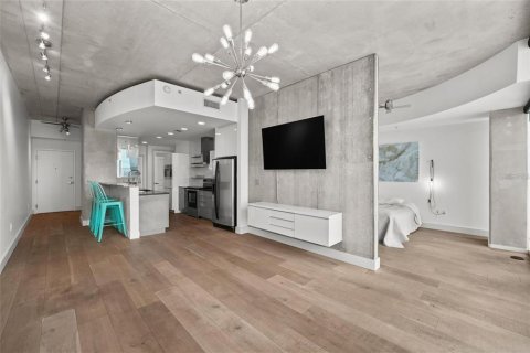 Condominio en alquiler en Tampa, Florida, 1 dormitorio, 78.6 m2 № 1905149 - foto 9