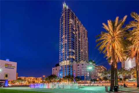 Condominio en alquiler en Tampa, Florida, 1 dormitorio, 78.6 m2 № 1905149 - foto 1