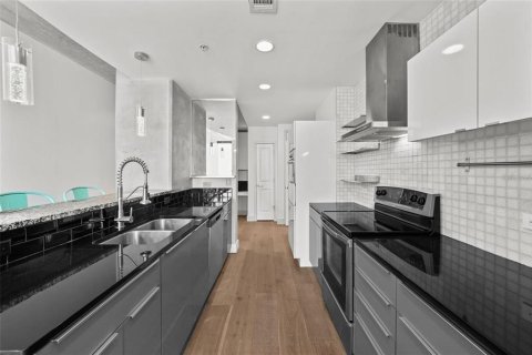 Condominio en alquiler en Tampa, Florida, 1 dormitorio, 78.6 m2 № 1905149 - foto 5