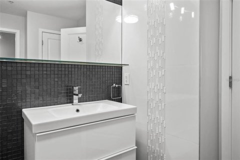 Condominio en alquiler en Tampa, Florida, 1 dormitorio, 78.6 m2 № 1905149 - foto 19