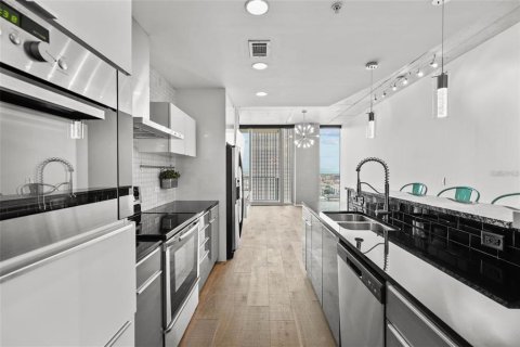 Condominio en alquiler en Tampa, Florida, 1 dormitorio, 78.6 m2 № 1905149 - foto 3
