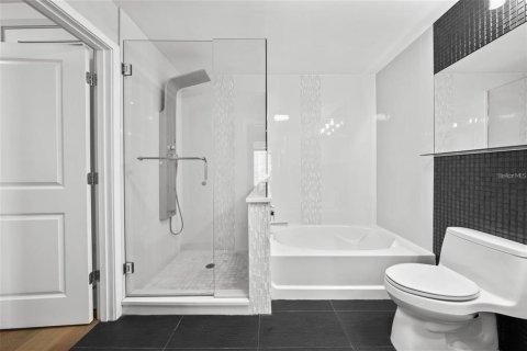 Condominio en alquiler en Tampa, Florida, 1 dormitorio, 78.6 m2 № 1905149 - foto 17