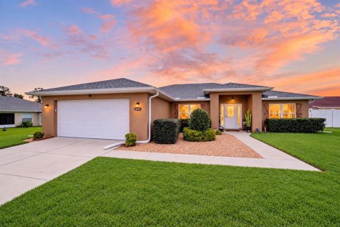 House in Ocala, Florida 3 bedrooms, 164.99 sq.m. № 2360397