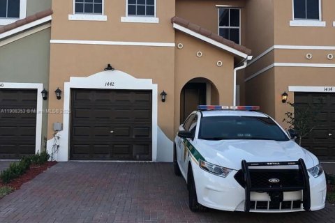 Adosado en alquiler en Homestead, Florida, 3 dormitorios, 178 m2 № 1967893 - foto 1