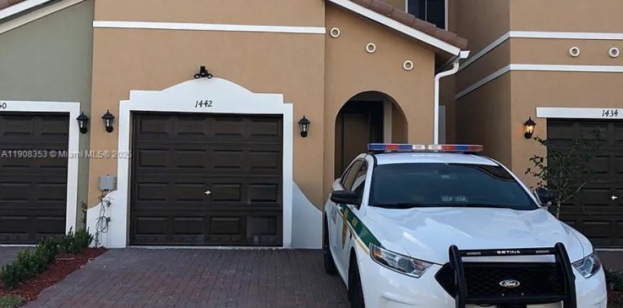 Adosado en Homestead, Florida 3 dormitorios, 178 m2 № 1967893