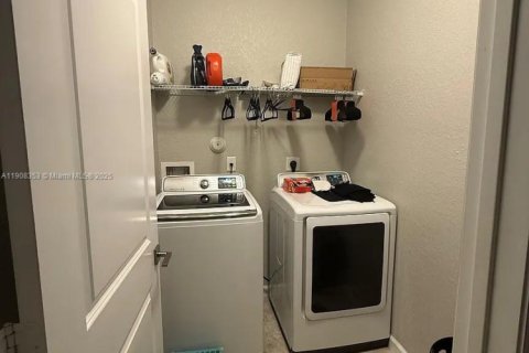 Adosado en alquiler en Homestead, Florida, 3 dormitorios, 178 m2 № 1967893 - foto 6