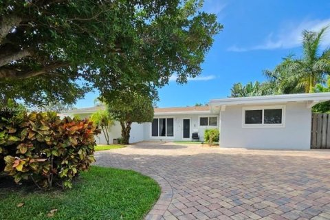 Villa ou maison à Lighthouse Point, Floride 3 chambres, 165.83 m2 № 2273734