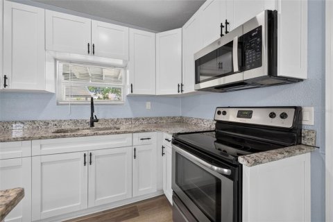 Villa ou maison à vendre à Spring Hill, Floride: 2 chambres, 84.26 m2 № 2210328 - photo 8