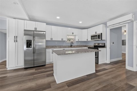 Villa ou maison à vendre à Spring Hill, Floride: 2 chambres, 84.26 m2 № 2210328 - photo 6