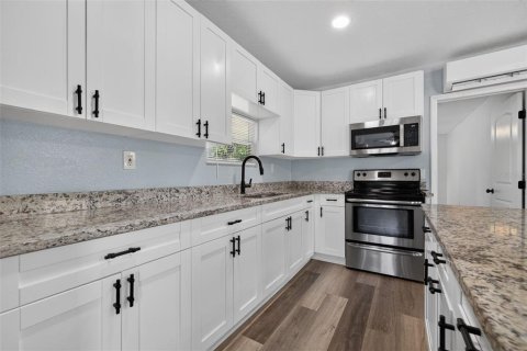 Villa ou maison à vendre à Spring Hill, Floride: 2 chambres, 84.26 m2 № 2210328 - photo 4