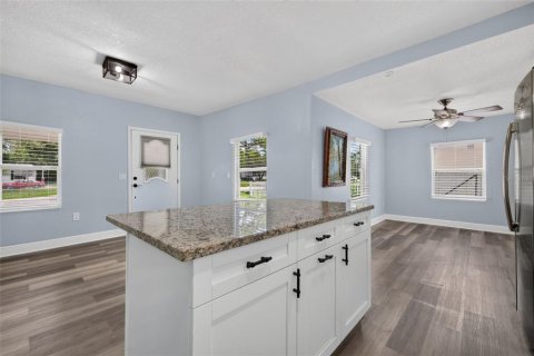 Villa ou maison à vendre à Spring Hill, Floride: 2 chambres, 84.26 m2 № 2210328 - photo 9