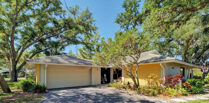 House in Venice, Florida 2 bedrooms, 125.23 sq.m. № 1718606