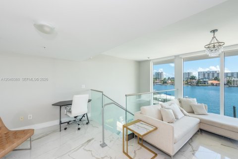Condo in Sunny Isles Beach, Florida, 2 bedrooms  № 2086351 - photo 17
