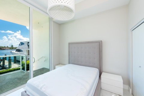 Condo in Sunny Isles Beach, Florida, 2 bedrooms  № 2086351 - photo 11