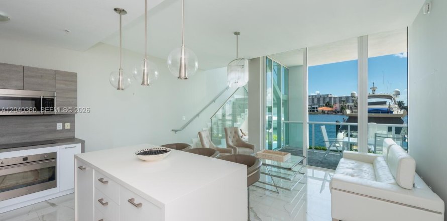 Condo in Sunny Isles Beach, Florida, 2 bedrooms  № 2086351