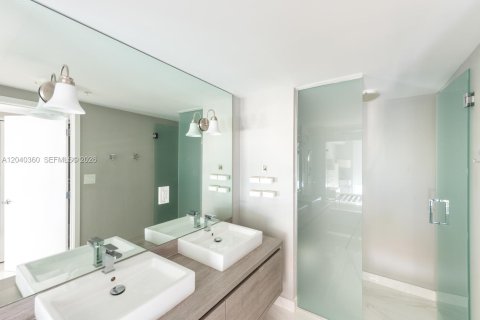 Condo in Sunny Isles Beach, Florida, 2 bedrooms  № 2086351 - photo 25
