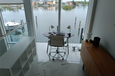 Condo in Sunny Isles Beach, Florida, 2 bedrooms  № 2086351 - photo 16