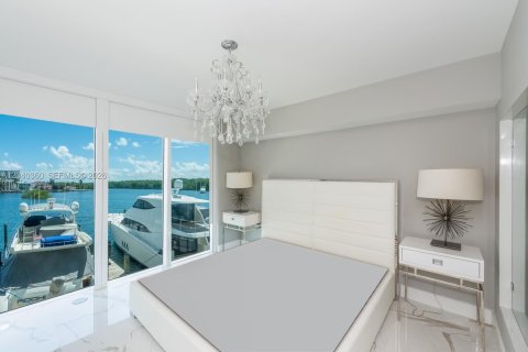 Condo in Sunny Isles Beach, Florida, 2 bedrooms  № 2086351 - photo 23