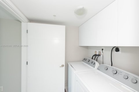 Condo in Sunny Isles Beach, Florida, 2 bedrooms  № 2086351 - photo 21