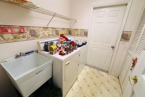 House in New Port Richey, Florida 3 bedrooms, 133.97 sq.m. № 1690377 - photo 11
