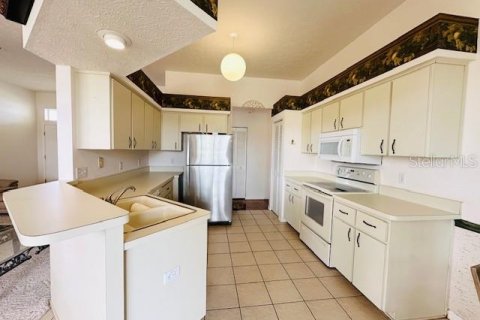 House in New Port Richey, Florida 3 bedrooms, 133.97 sq.m. № 1690377 - photo 9