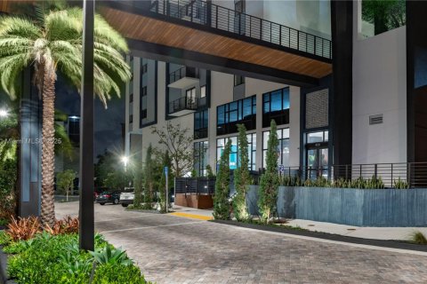 Condo in Pompano Beach, Florida, 1 bedroom  № 1759176 - photo 2