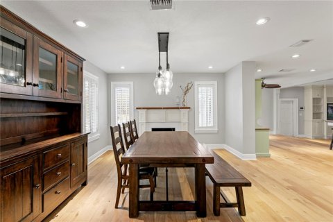 House in Tampa, Florida 3 bedrooms, 213.58 sq.m. № 1690589 - photo 5