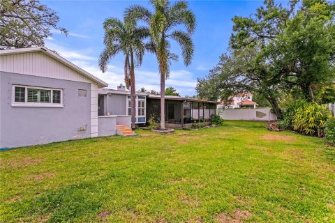 House in Tampa, Florida 3 bedrooms, 213.58 sq.m. № 1690589 - photo 23