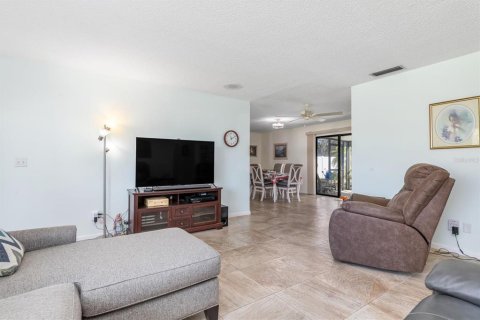 House in Port Charlotte, Florida 3 bedrooms, 117.06 sq.m. № 1578705 - photo 7
