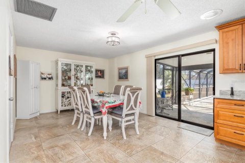 House in Port Charlotte, Florida 3 bedrooms, 117.06 sq.m. № 1578705 - photo 12