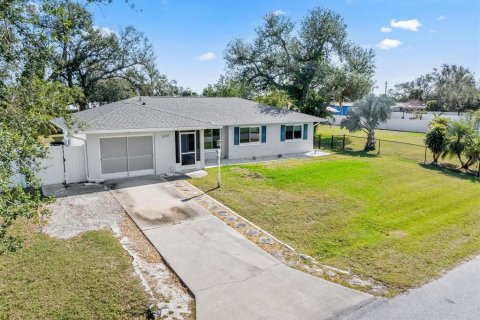 House in Port Charlotte, Florida 3 bedrooms, 117.06 sq.m. № 1578705 - photo 1
