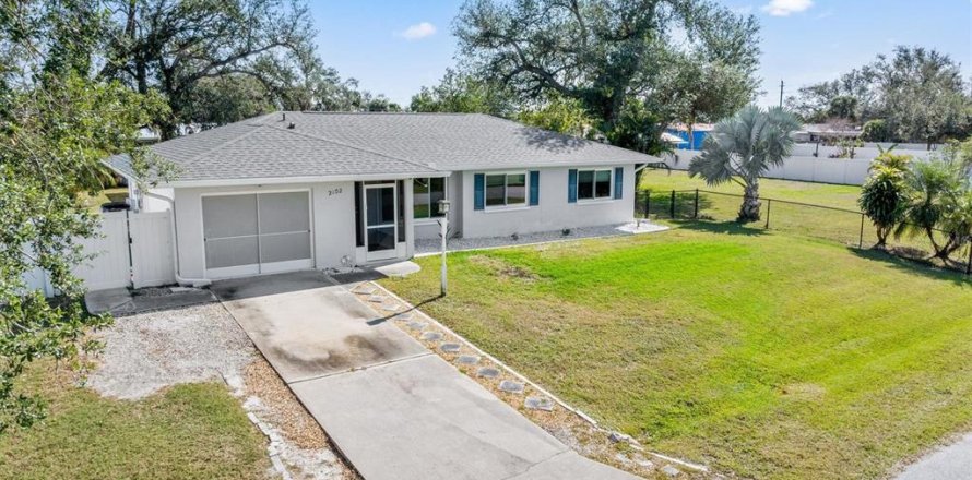 House in Port Charlotte, Florida 3 bedrooms, 117.06 sq.m. № 1578705