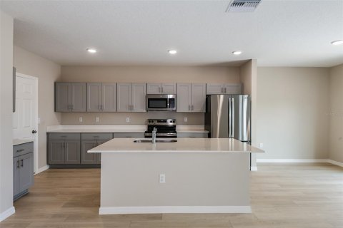 House in Haines City, Florida 4 bedrooms, 206.8 sq.m. № 1665656 - photo 8