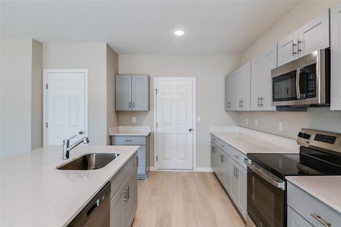 House in Haines City, Florida 4 bedrooms, 206.8 sq.m. № 1665656 - photo 6
