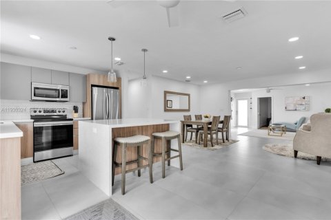 Casa en alquiler en Wilton Manors, Florida, 3 dormitorios, 163.69 m2 № 1989065 - foto 9