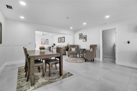 Casa en alquiler en Wilton Manors, Florida, 3 dormitorios, 163.69 m2 № 1989065 - foto 4