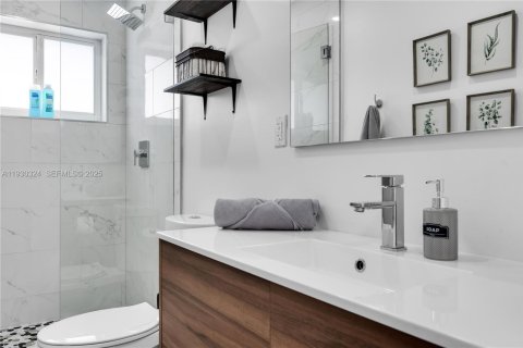 Casa en alquiler en Wilton Manors, Florida, 3 dormitorios, 163.69 m2 № 1989065 - foto 19