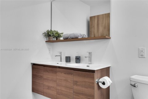 Casa en alquiler en Wilton Manors, Florida, 3 dormitorios, 163.69 m2 № 1989065 - foto 27