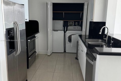 Снять в аренду кондоминиум в Майами, Флорида 2 спальни, 95.04м2, № 1944806 - фото 10
