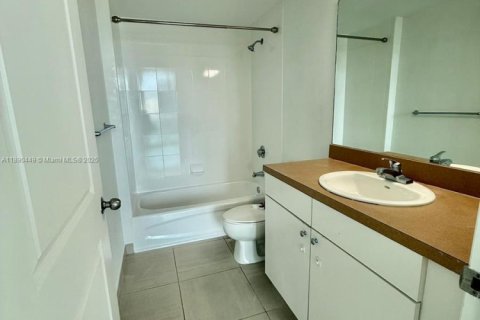 Снять в аренду кондоминиум в Майами, Флорида 2 спальни, 95.04м2, № 1944806 - фото 14