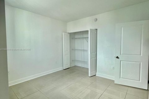 Снять в аренду кондоминиум в Майами, Флорида 2 спальни, 95.04м2, № 1944806 - фото 24