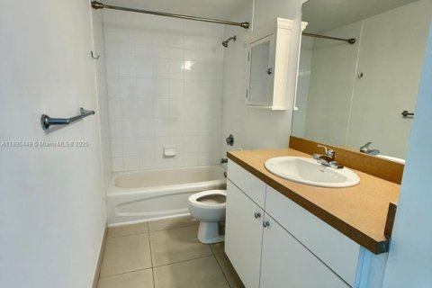 Снять в аренду кондоминиум в Майами, Флорида 2 спальни, 95.04м2, № 1944806 - фото 15