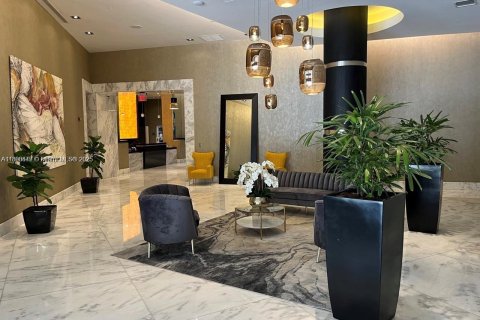 Снять в аренду кондоминиум в Майами, Флорида 2 спальни, 95.04м2, № 1944806 - фото 2